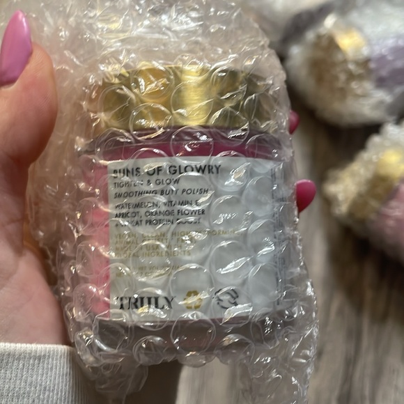 BRAND NEW! Buns and Boobs minis kit by TRULY - Picture 6 of 13